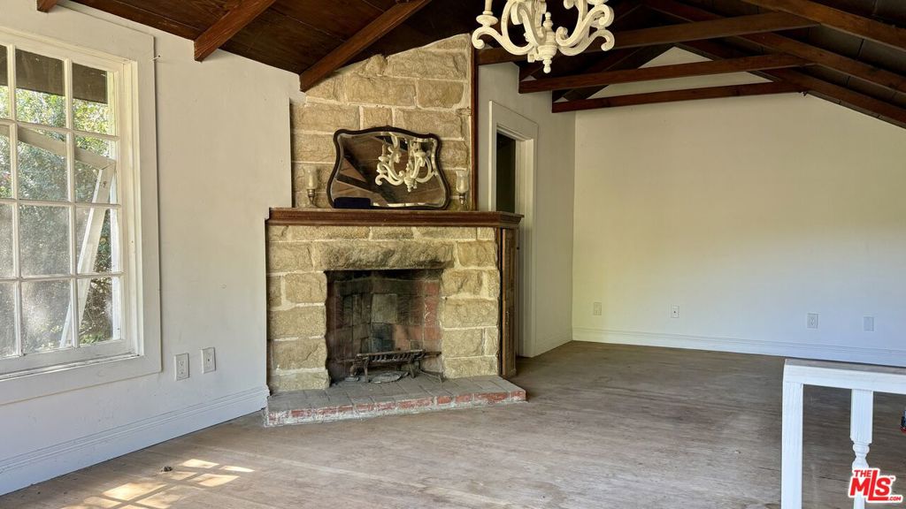 425 Hillside Lane