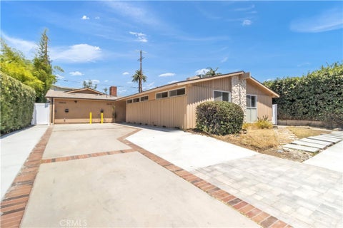 Photo of 16433 Kingsbury Street, Granada Hills, CA 91344 (MLS # SR26208053)