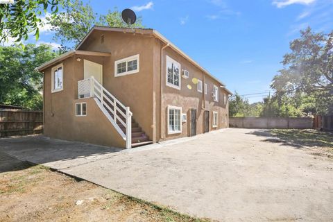 Photo of 941 Burkett Ave AVE, Stockton, CA 95205 (MLS # 41134109)