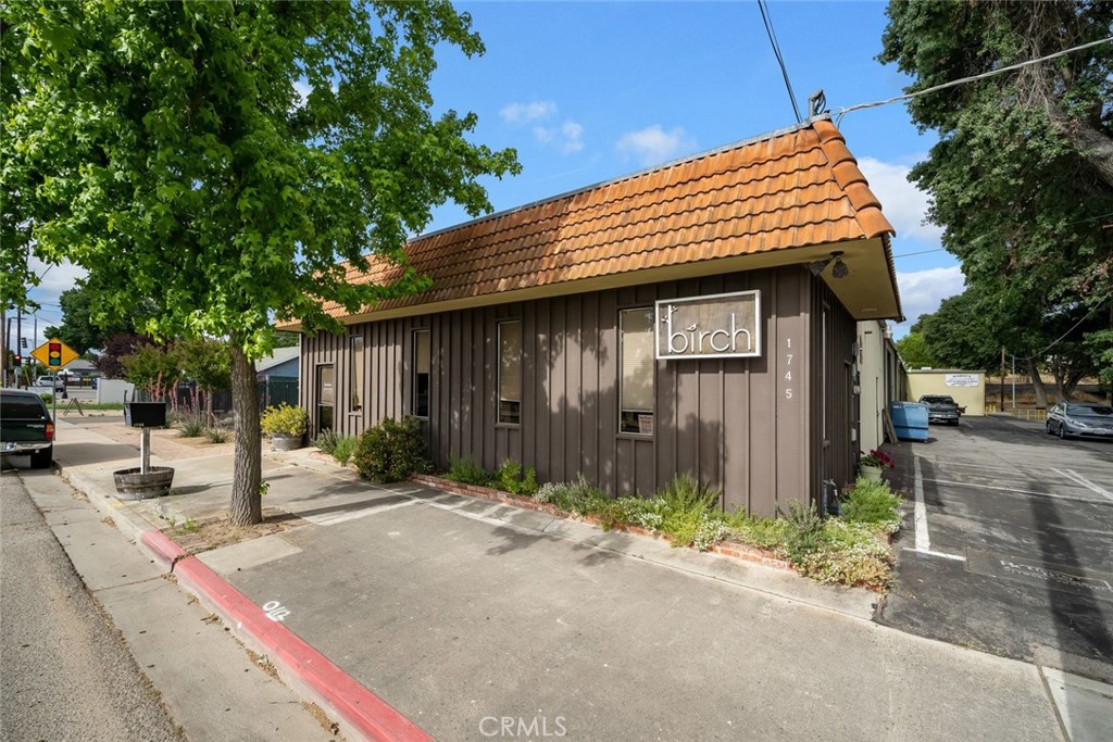 Property Overview:
Strategically positioned along high-traffic Riverside Avenue, this ±5,030 square foot commercial property offers a highly functional mix of warehouse, office, and retail space. Zoned under the Riverside Corridor designation, the property supports a wide array of uses including light industrial, creative office, production, and retail showroom.
Located just minutes from Highway 101 and adjacent to the Paso Robles Event Center/Fairgrounds, this site offers strong visibility, ease of access, and a well-balanced buildout ideal for businesses seeking flexibility and efficiency.
Property Highlights:
Total Building Size: ±5,030 SF
Warehouse Space: ±3,263 SF with high ceilings and roll-up door
Office & Retail Build-Out: ±1,765 SF including private offices, reception, two restrooms, and two retail entries
Zoning: Riverside Corridor – flexible for commercial and light industrial uses
Access: Excellent ingress/egress to both front (Riverside Ave) and rear (loading area)
Restrooms: 2 large bathrooms with multi-stall configurations
Parking: On-site front and rear parking with loading access
Visibility: Strong street presence with signage opportunity
Proximity: Walkable to Paso Robles Event Center, minutes to Downtown & Hwy 101
Lease Details
Lease Type: Modified Gross
Term: Negotiable
Availability: Immediate