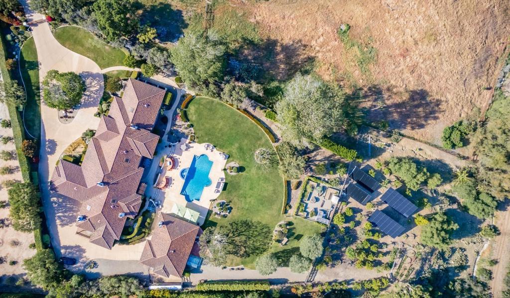 4843 La Jacaranda