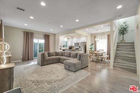 Photo of 22755 Walnut Park Lane, Newhall, CA 91321 (MLS # 26835529)