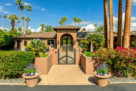 Photo of 252 Camino Sur, Palm Springs, CA 92262 (MLS # 219154827PS)