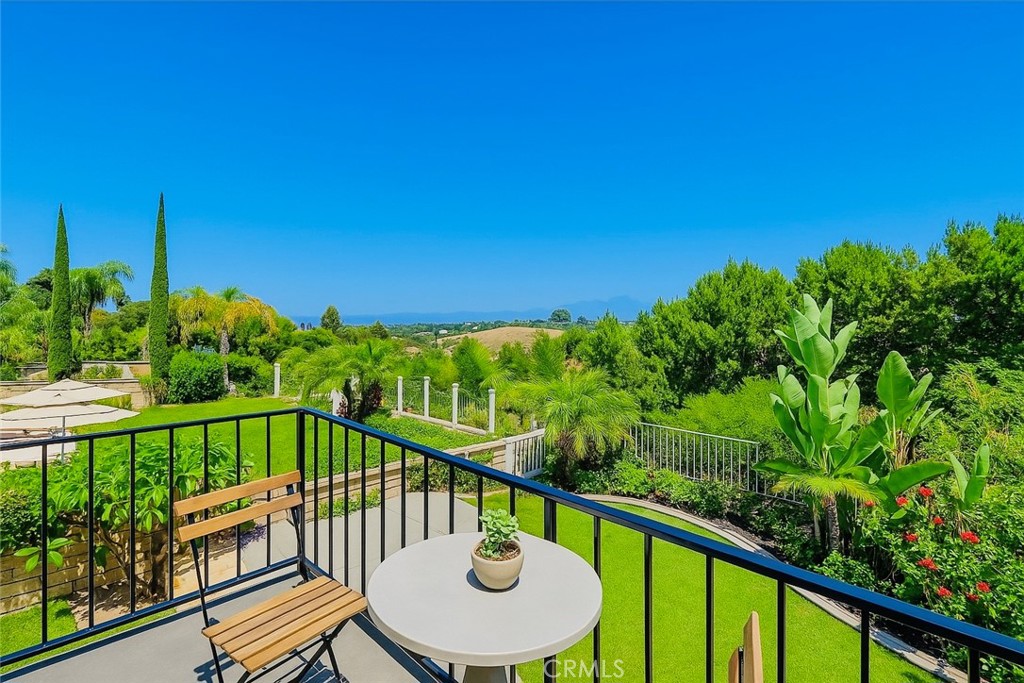 Breath taking views !! This exquisite villa is located in the noble and elegant Laguna Niguel with a view like a painting !
Through the double door entrance, you will see high ceilings and an artistic curved staircase. This exquisite house covers an area of 5,000 square feet on two floors and has 4 bedrooms, 3 bathrooms and 3 garages.
The downstairs has a bedroom and a full bathroom, beautifully decorated, fully equipped, and has just been upgraded (including paint, solid wood floors, tile floors,metal parts, blinds, backyard...). The open living room leads directly to the kitchen, which is equipped with stainless steel appliances, granite countertops, so you can enjoy cooking delicious meals, has a custom wine refrigerator. The charming backyard has a barbecue, a heated newly renovated swimming pool, a jacuzzi and variety of fruit trees.
There are three bedrooms on the second floor. In the morning, you can enjoy the beautiful sunrise and sip the fragrant coffee through the floor-to-ceiling windows in the master bedroom in the morning; you can relax on the private balcony with a cocktail and enjoy the sunset with the mountains and the city night view in the evening...
There are 9 score blue ribbon schools nearby, only 5 minutes drive. The weather is pleasant all year round, the safety factor is very high, and it is only 3 minutes away from the park and 10 minutes away from Laguna Beach...