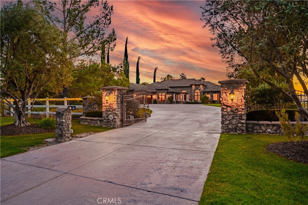 41945 Calle Contento