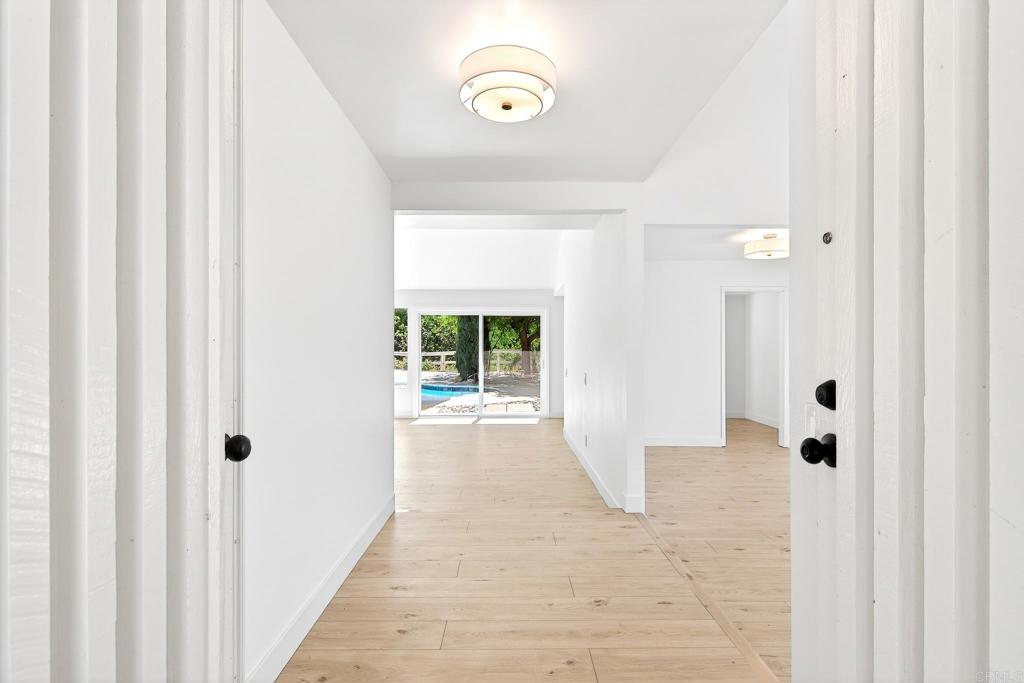37985 Avenida Bravura