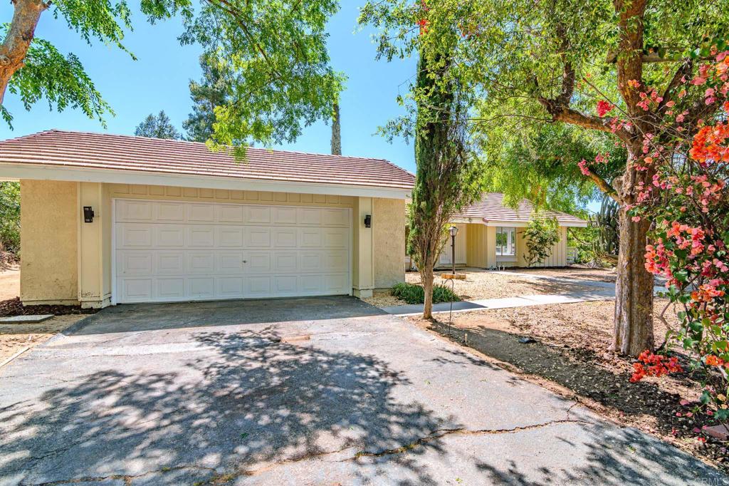 37985 Avenida Bravura