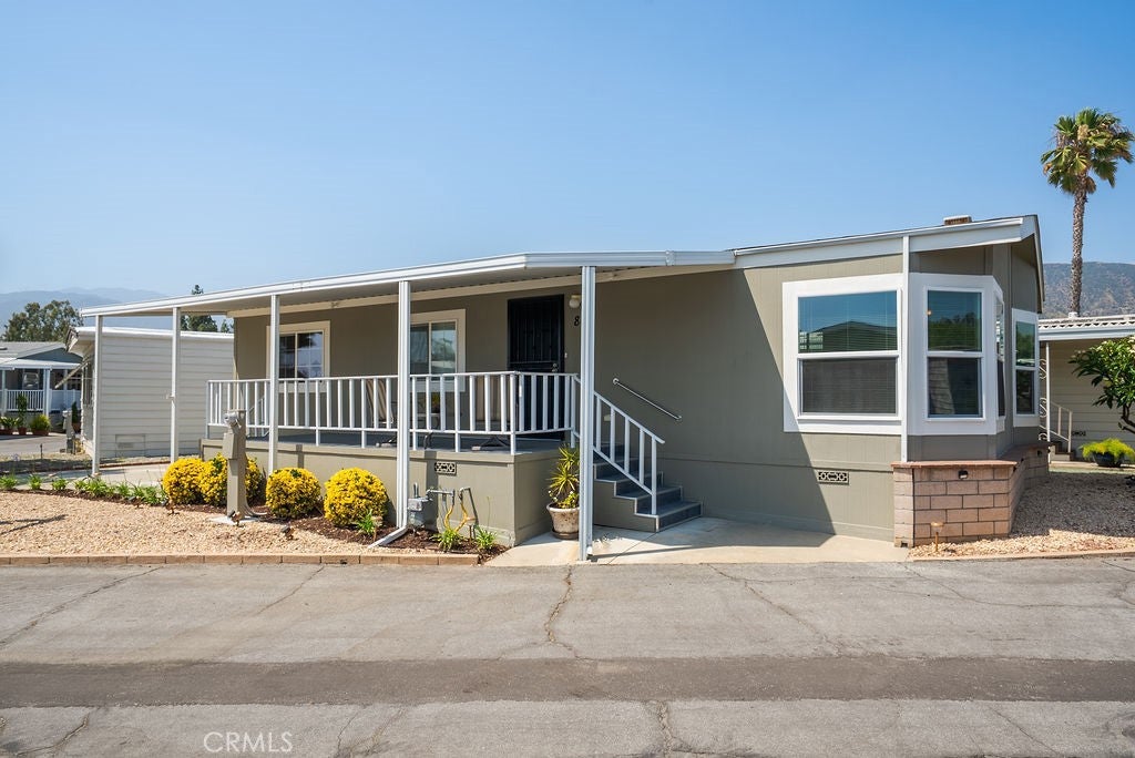 840 E Foothill 84