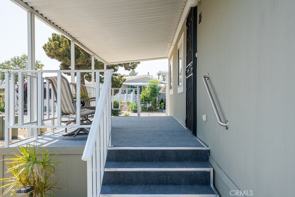 840 E Foothill 84