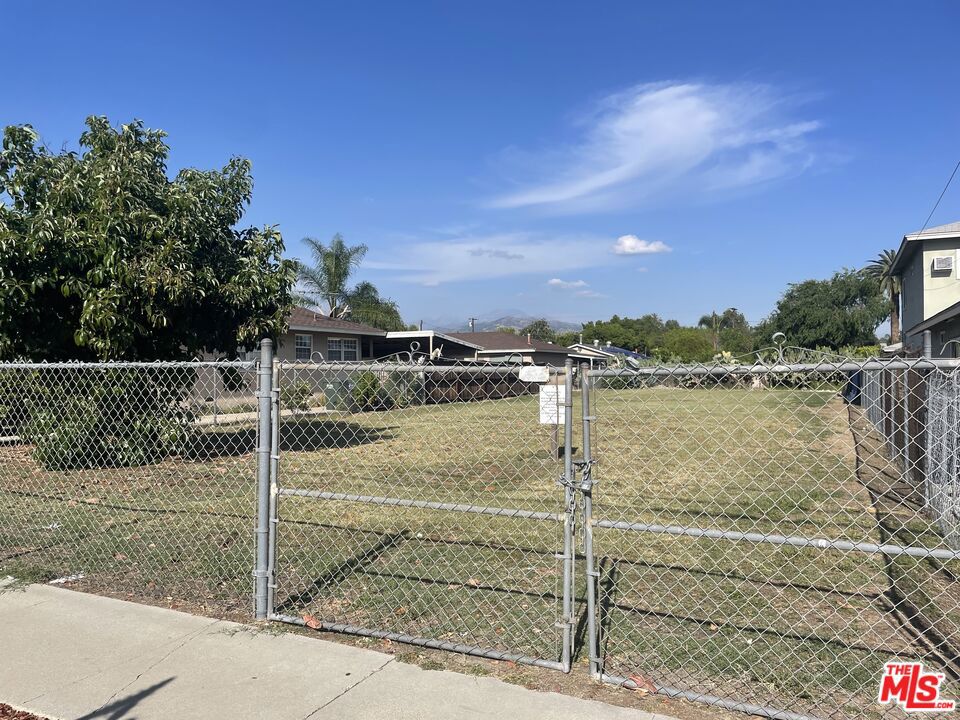 110 N Alameda Avenue