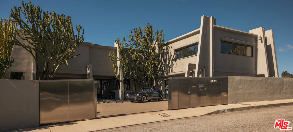 1649 Stradella Road