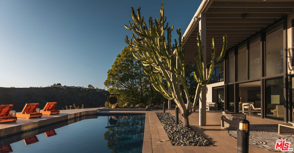 1649 Stradella Road