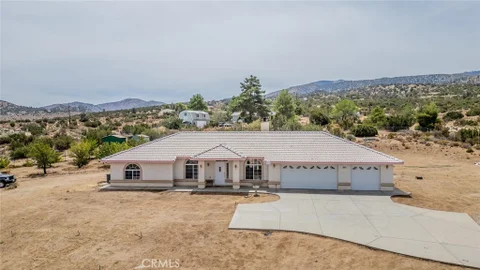 8767 Silver Rock Rd, Pinon Hills, CA 92372 - MLS#: HD26179446