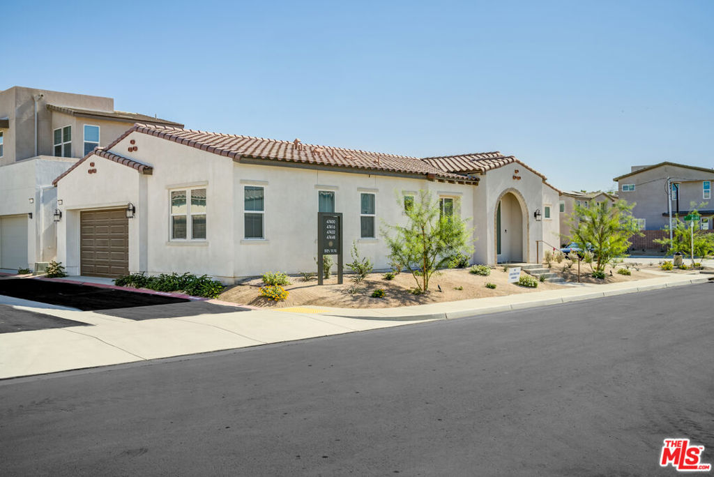 This amazing 4BD/4BA is available immediately! Large open floor plan with beautiful interiors, and equipped with state-of-the-art appliances and modern finishes. Enjoy convenience to the city's best destinations, including various retail, restaurants, grocery stores, and country clubs. Community amenities include Fitness Center, Clubhouse, Pool Table, Spa/Hot Tub, Pool, Outdoor Showers, Controlled Access/Gated, BBQ/Picnic Area, and much more. Home amenities feature Window Coverings, High Ceilings, Gas Range, Microwave, Refrigerator, Dishwasher, Ceiling Fan, Soaking Tubs, Washer/Dryer, Vinyl Plank Flooring, and much more! Photos may consist of similar model units and virtually staged renderings.
