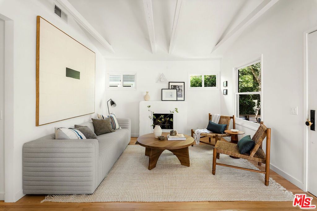 Photo of 1104 NOWITA Place, Venice, CA 90291 (MLS # 25600233)
