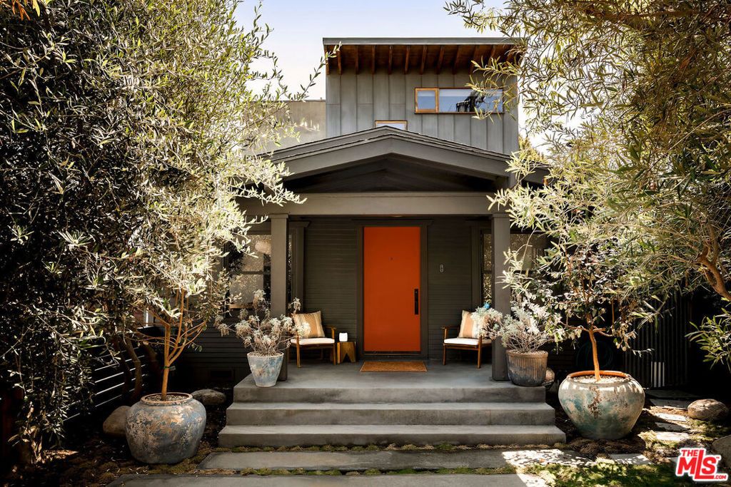 Photo of 1104 NOWITA Place, Venice, CA 90291 (MLS # 25600233)