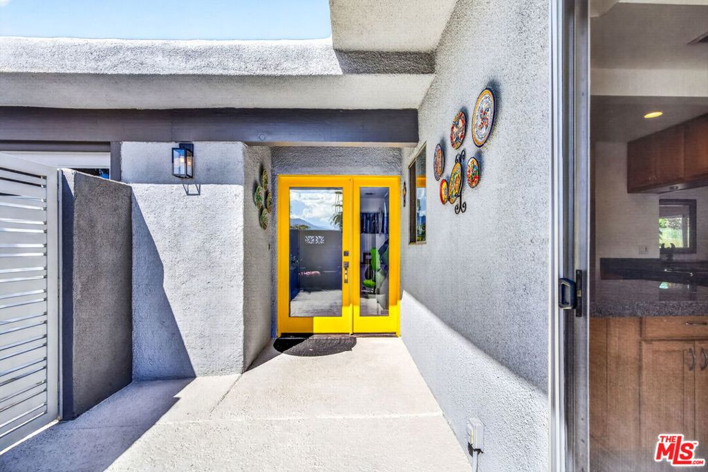 Properties 3 598 N Saturmino Drive