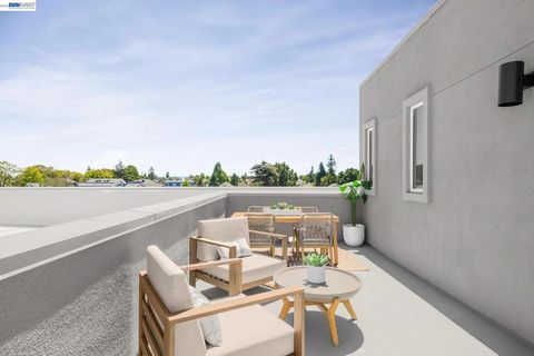 Photo of 2072 Barnes Wharf Lane Ln, Alameda, CA 94501 (MLS # 41131977)