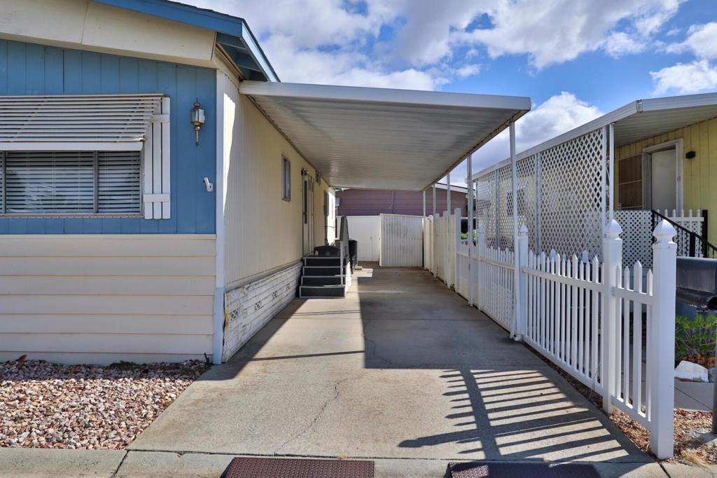 275 Burnett Ave