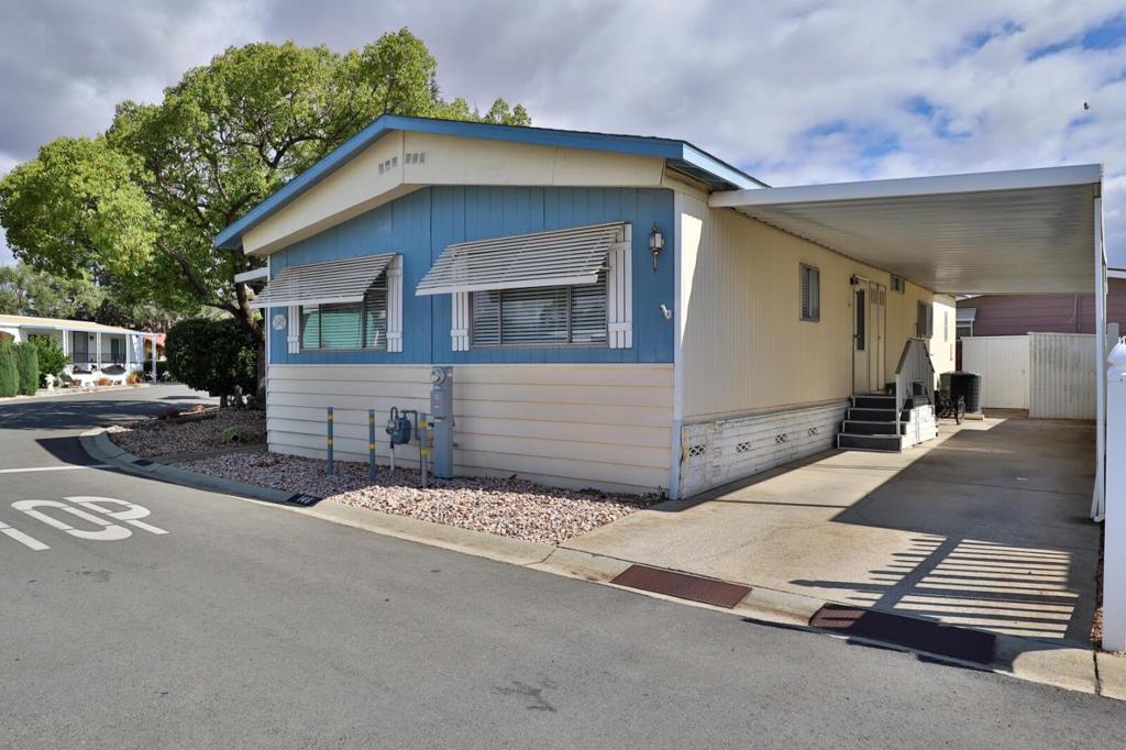275 Burnett Ave