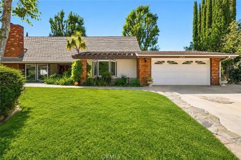 Photo of 19245 Berclair LN, Tarzana, CA 91356 (MLS # SR26164201)