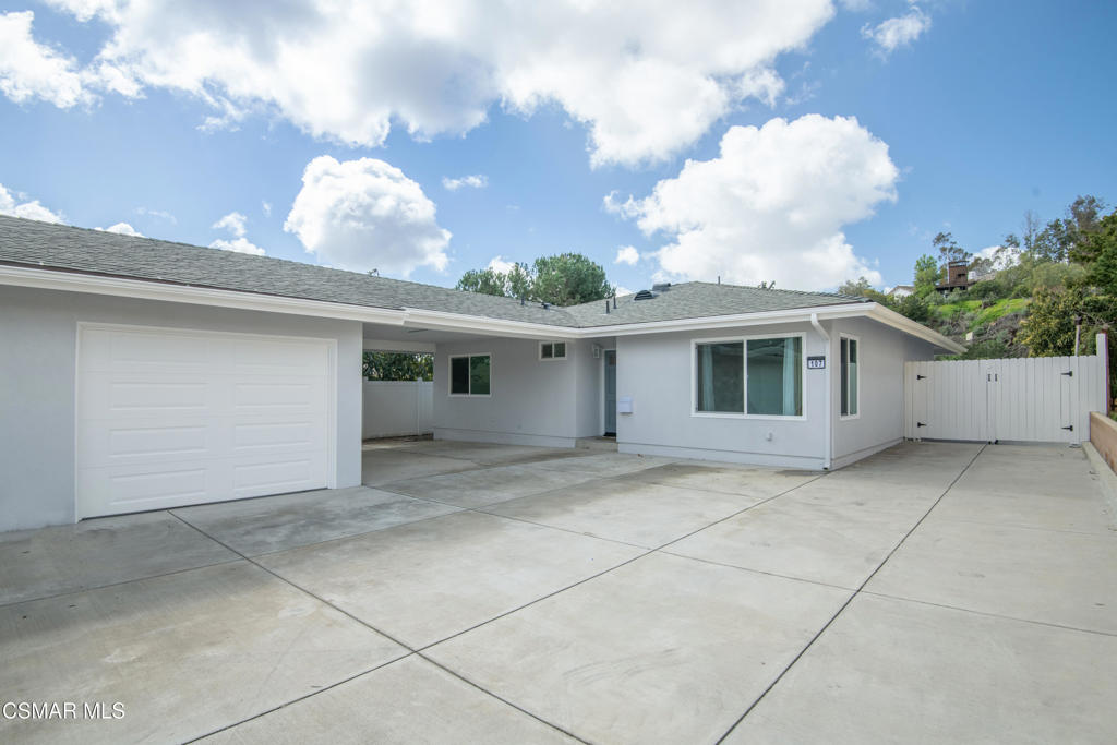 Beautiful single story unit located in wonderful Camarillo neighborhood in the Las Posas Estates. This remodeled back unit offers a spacious living room, 3 bedrooms, 2 bathrooms, dining area off the kitchen, laundry in unit, and rear yard with amazing view. There is a double covered carport, single car garage, and one guest parking spot. A fantastic rental opportunity.