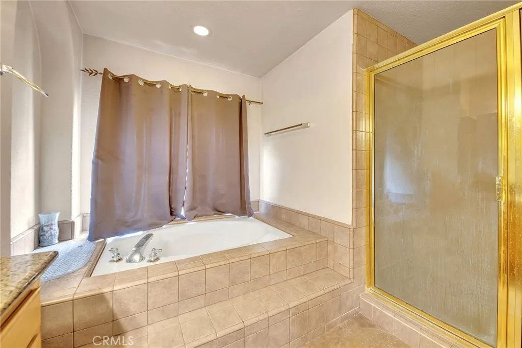 Apple Valley, California 92308, United States, 5 Bedrooms Bedrooms, ,3 BathroomsBathrooms,Residential,Active,117651