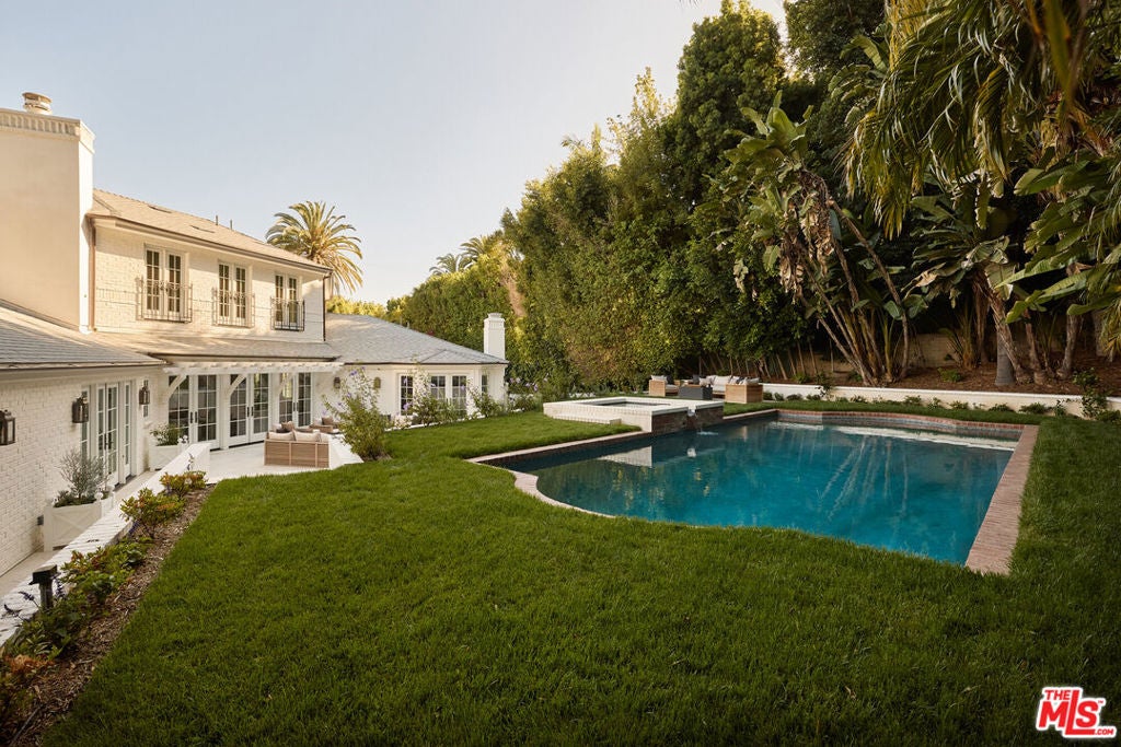 31 Oakmont Drive