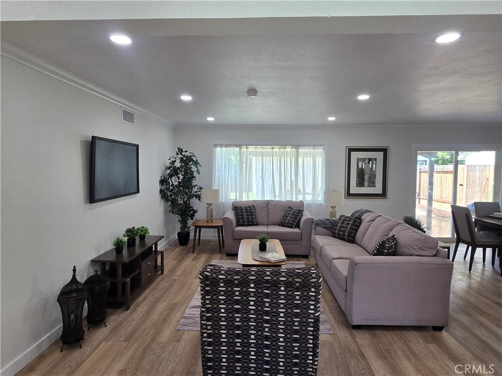 12733 Meadow Green