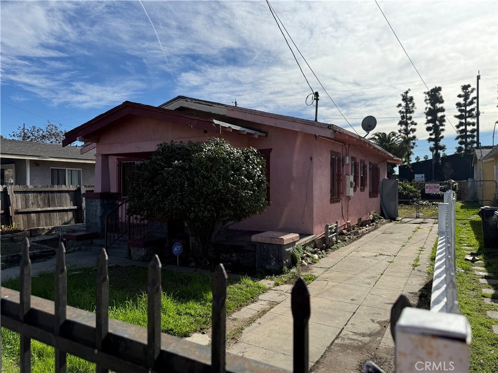 142 W 58th St, Los Angeles CA 90037