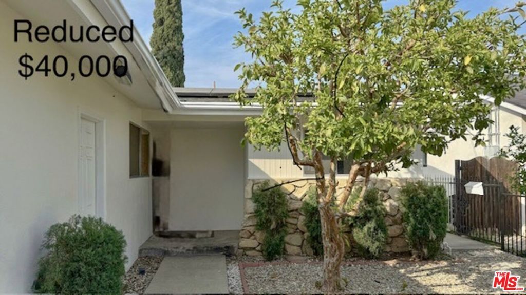 Photo of 15401 Covello Street, Van Nuys, CA 91406 (MLS # 26659825)