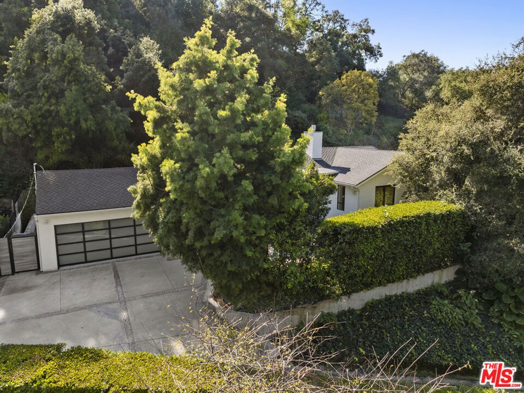 Photo of 9782 Oak Pass Road, Beverly Hills, CA 90210 (MLS # 26634615)