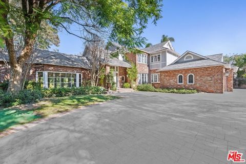 19333 Wells Drive Tarzana CA 91356