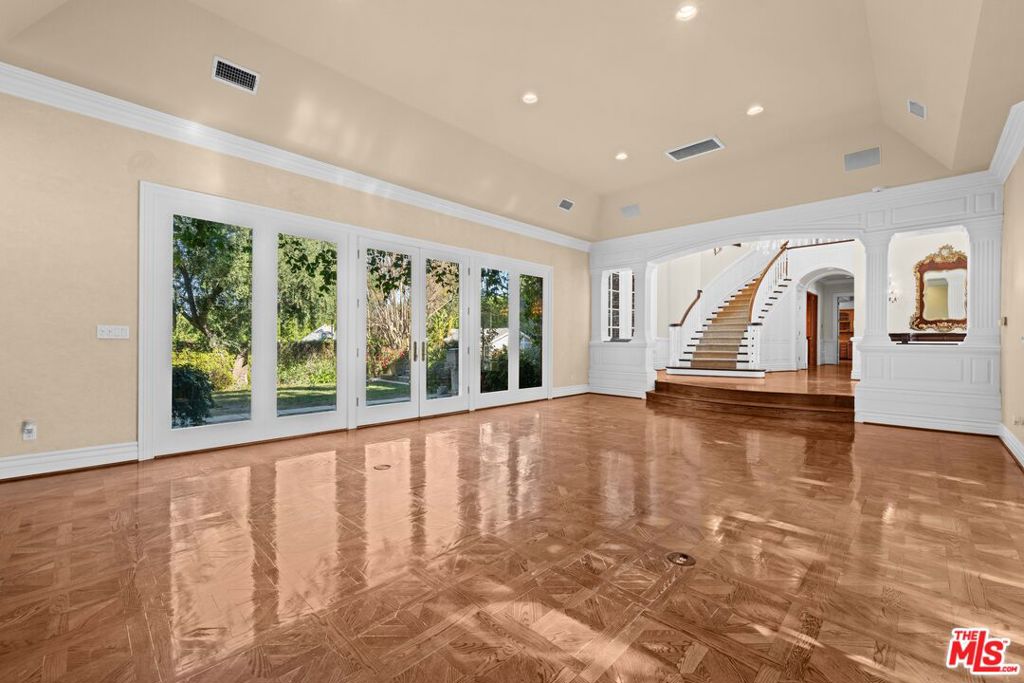19333 Wells Drive