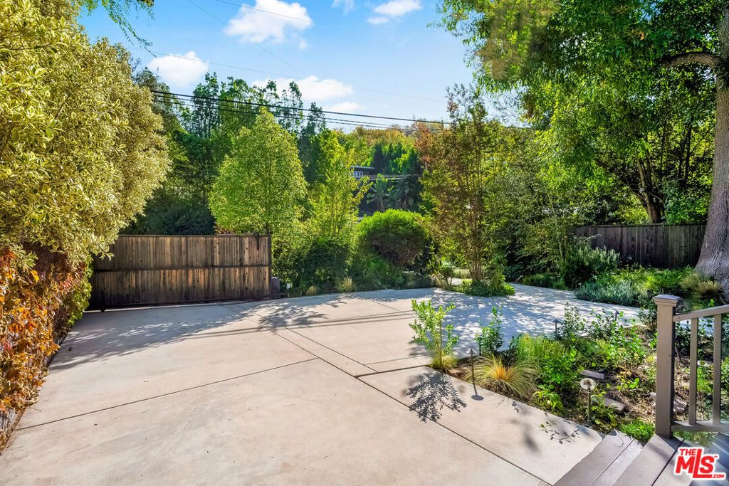 Photo of 14903 Valley Vista Boulevard, Sherman Oaks, CA 91403 (MLS # 26641685)