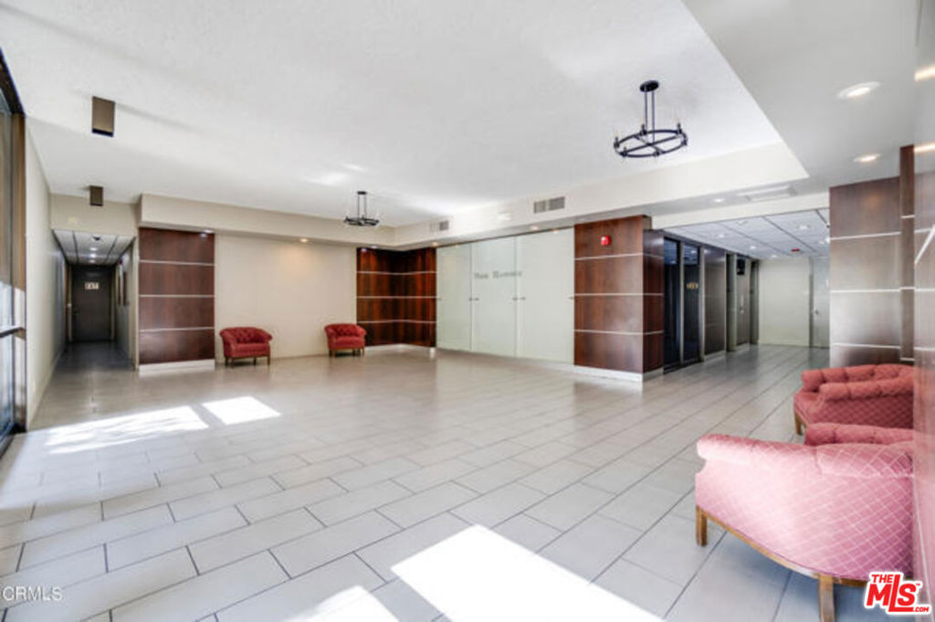 4477 Wilshire Boulevard 304
