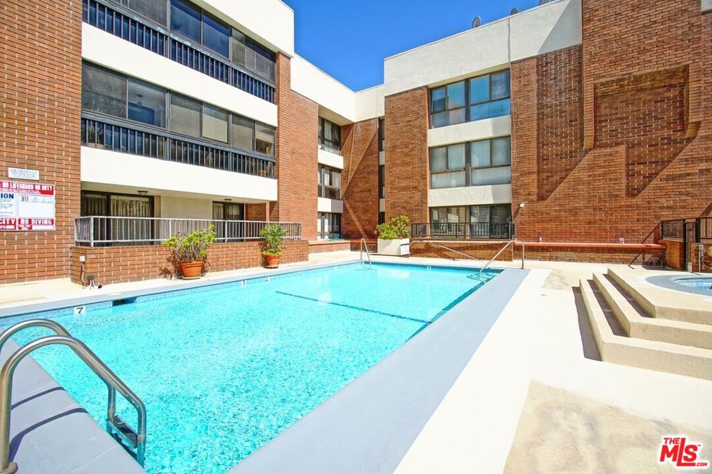 4477 Wilshire Boulevard 304