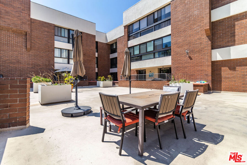 4477 Wilshire Boulevard 304