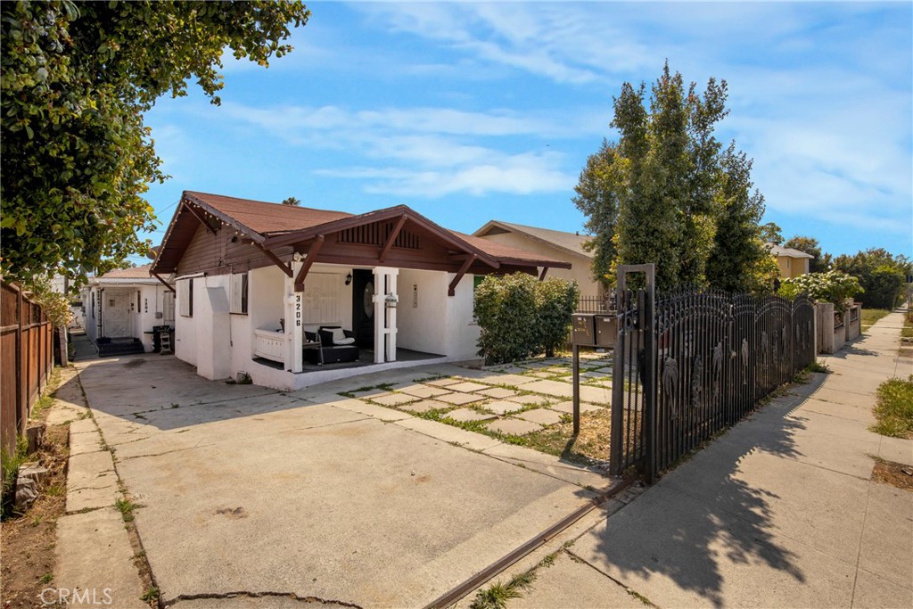3204 W 27th