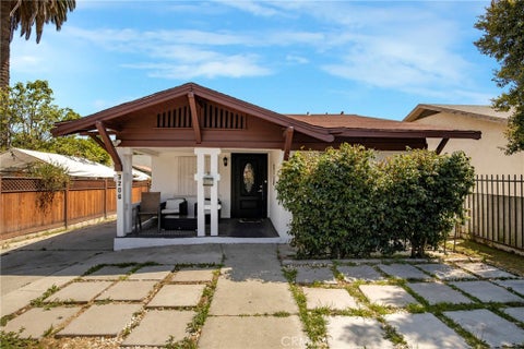 Photo of 3204 W 27th St, Los Angeles, CA 90018 (MLS # SB26158992)