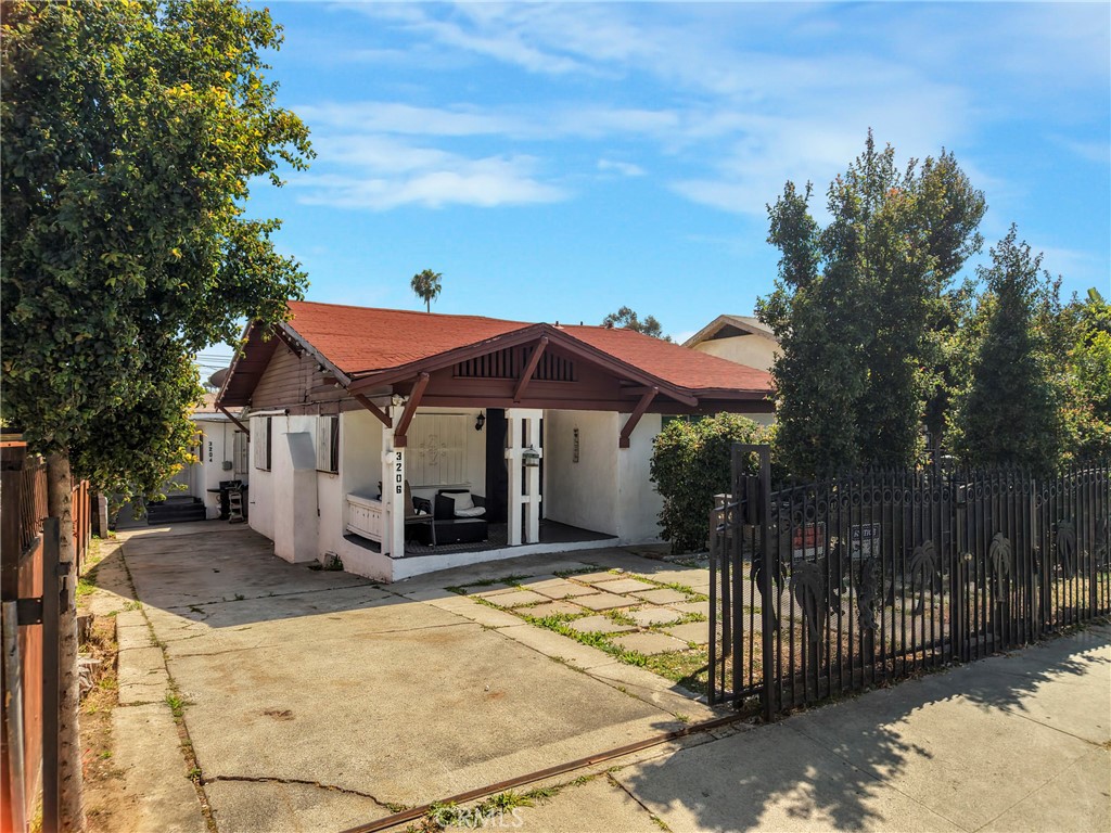 3204 W 27th