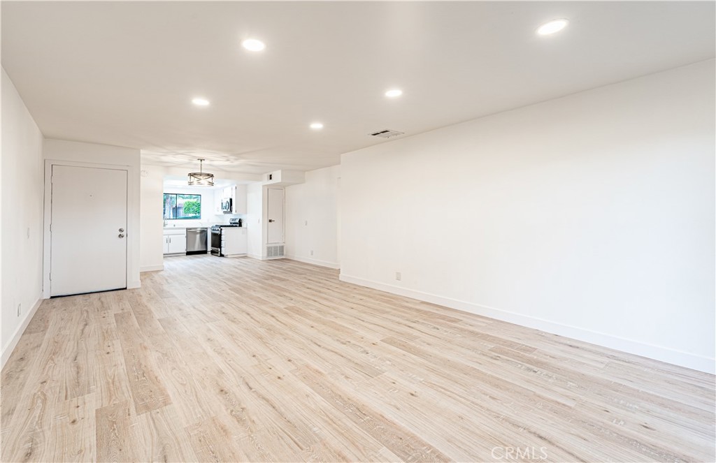 611 W 1st Street 101