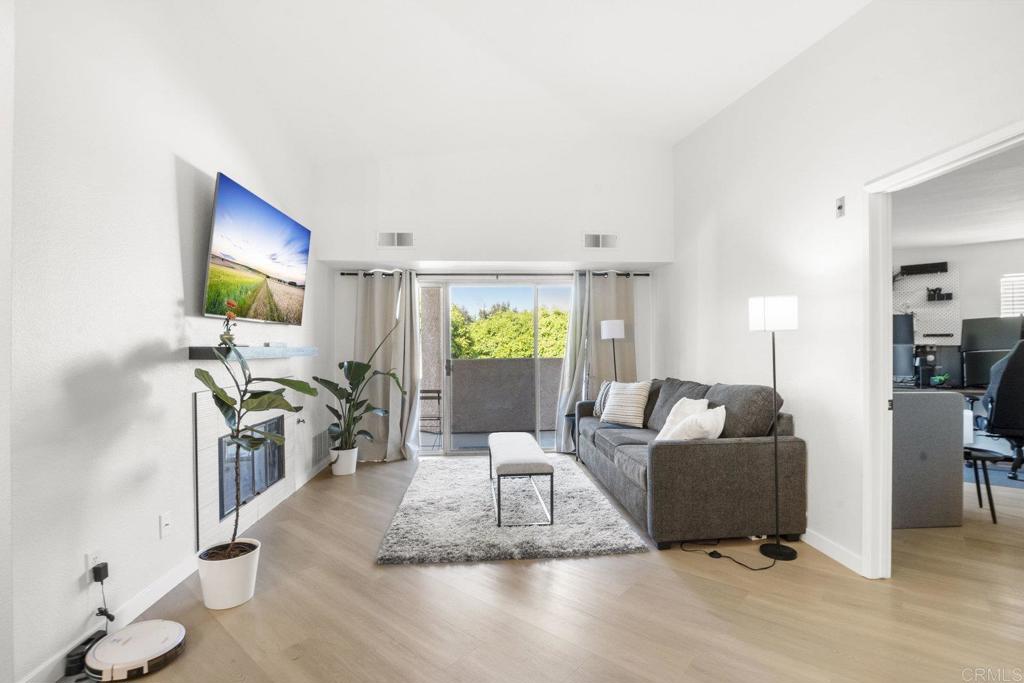 7048 Camino Degrazia 237