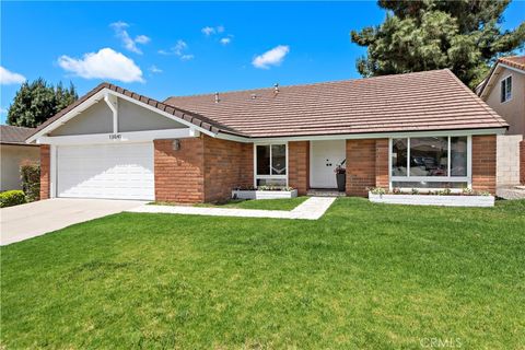 13041 Ranchwood Road Tustin CA 92782