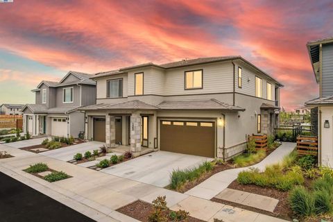 2462 Shore Vista Fairfield CA 94533