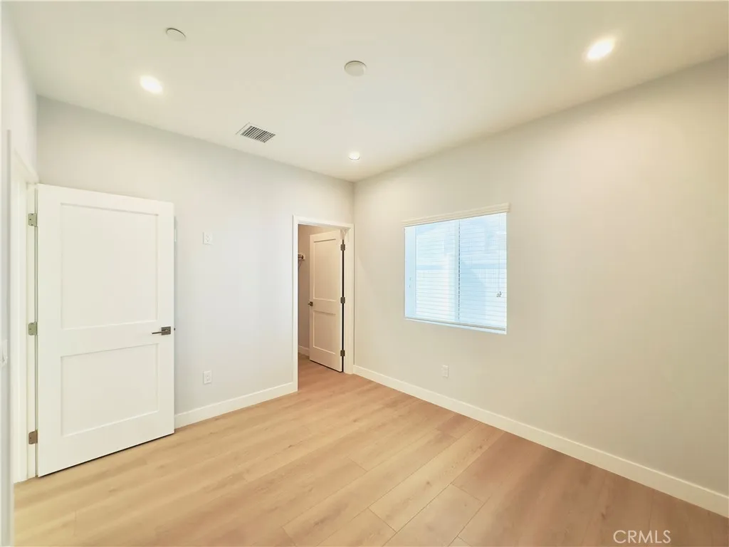 Lake Balboa, California 91406, United States, 2 Bedrooms Bedrooms, ,2 BathroomsBathrooms,Residential,Active,184706