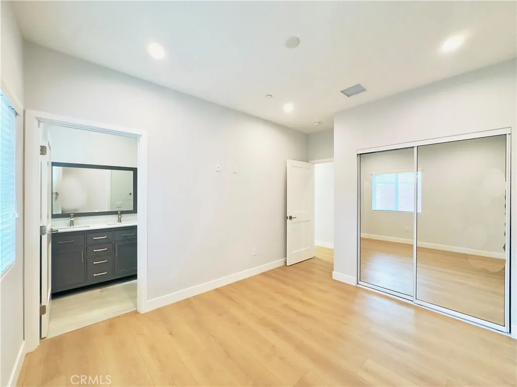 Lake Balboa, California 91406, United States, 2 Bedrooms Bedrooms, ,2 BathroomsBathrooms,Residential,Active,184706