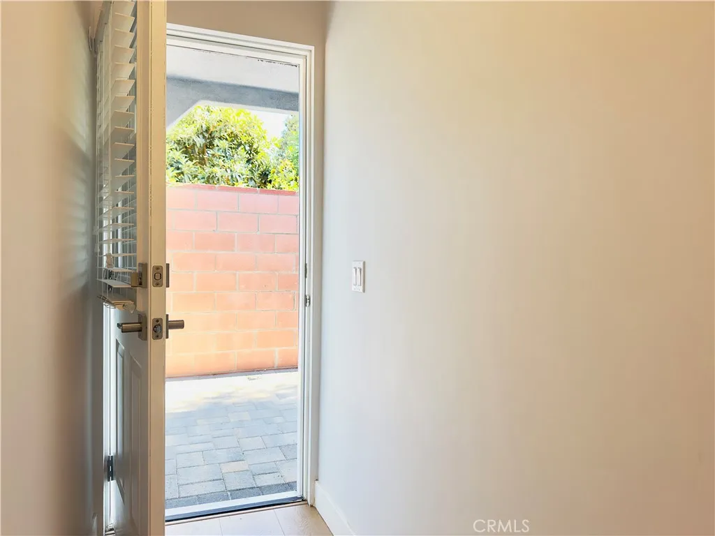 Lake Balboa, California 91406, United States, 2 Bedrooms Bedrooms, ,2 BathroomsBathrooms,Residential,Active,184706