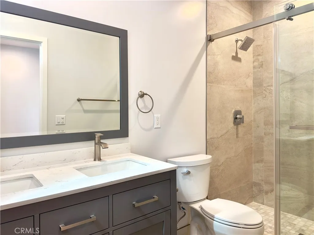 Lake Balboa, California 91406, United States, 2 Bedrooms Bedrooms, ,2 BathroomsBathrooms,Residential,Active,184706