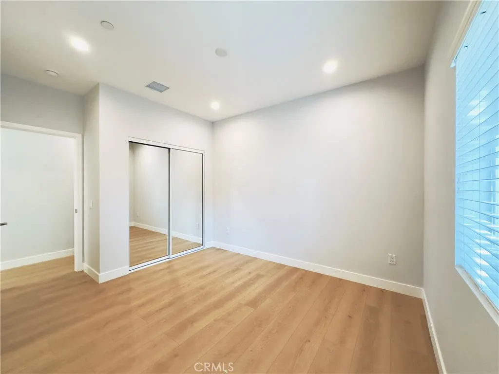 Lake Balboa, California 91406, United States, 2 Bedrooms Bedrooms, ,2 BathroomsBathrooms,Residential,Active,184706